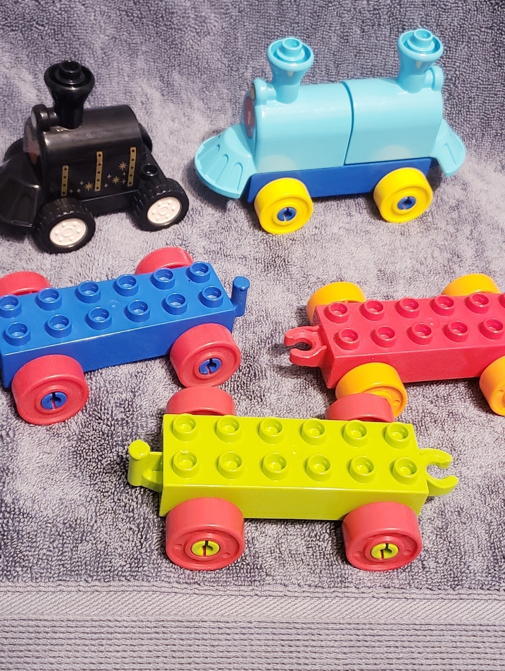 Lego Duplo Lot Of 5 changeable  Cars Wheel Bases Pieces